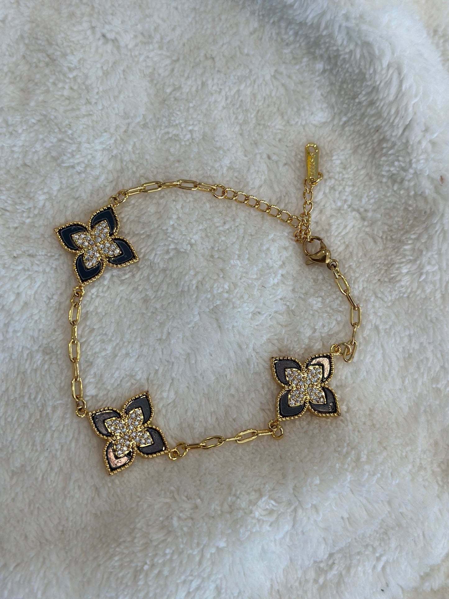 Three flower stainless steel bracelet