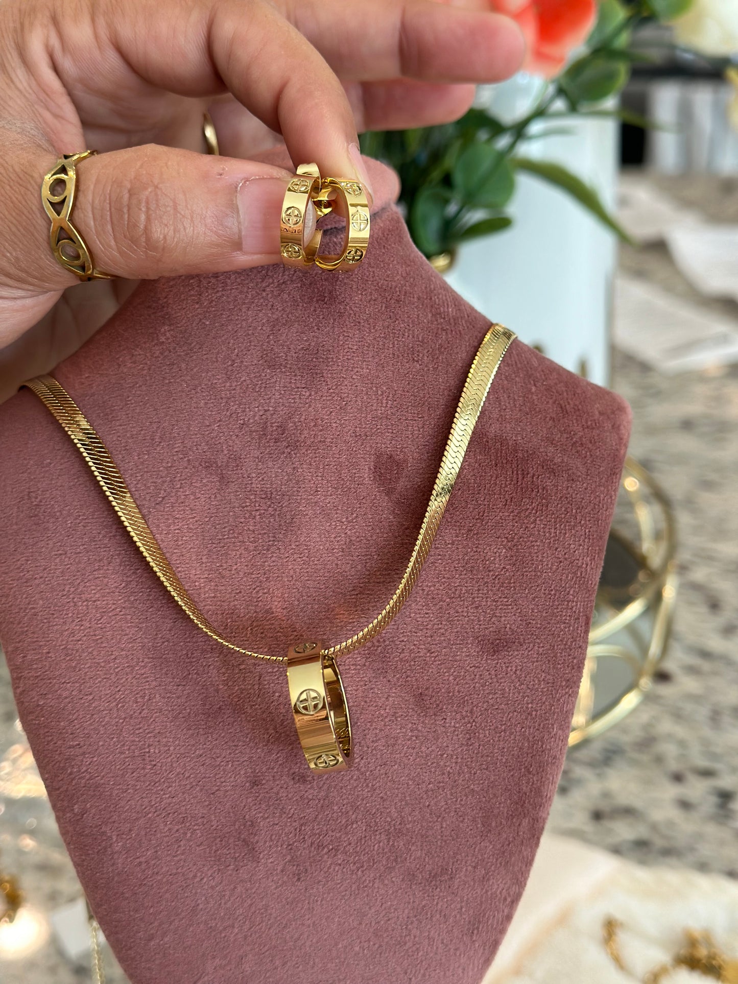 Stainless steel necklace set