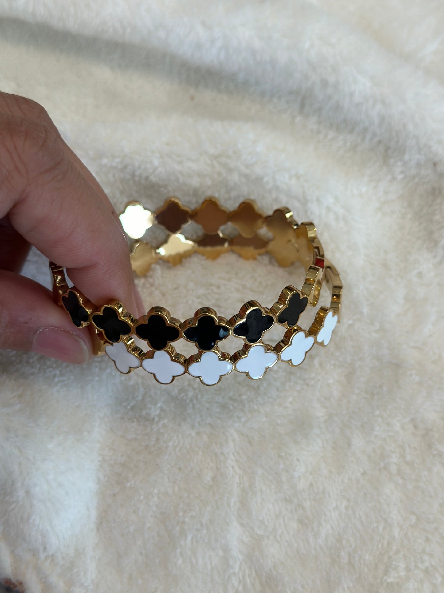 Stainless steel flower bracelet
