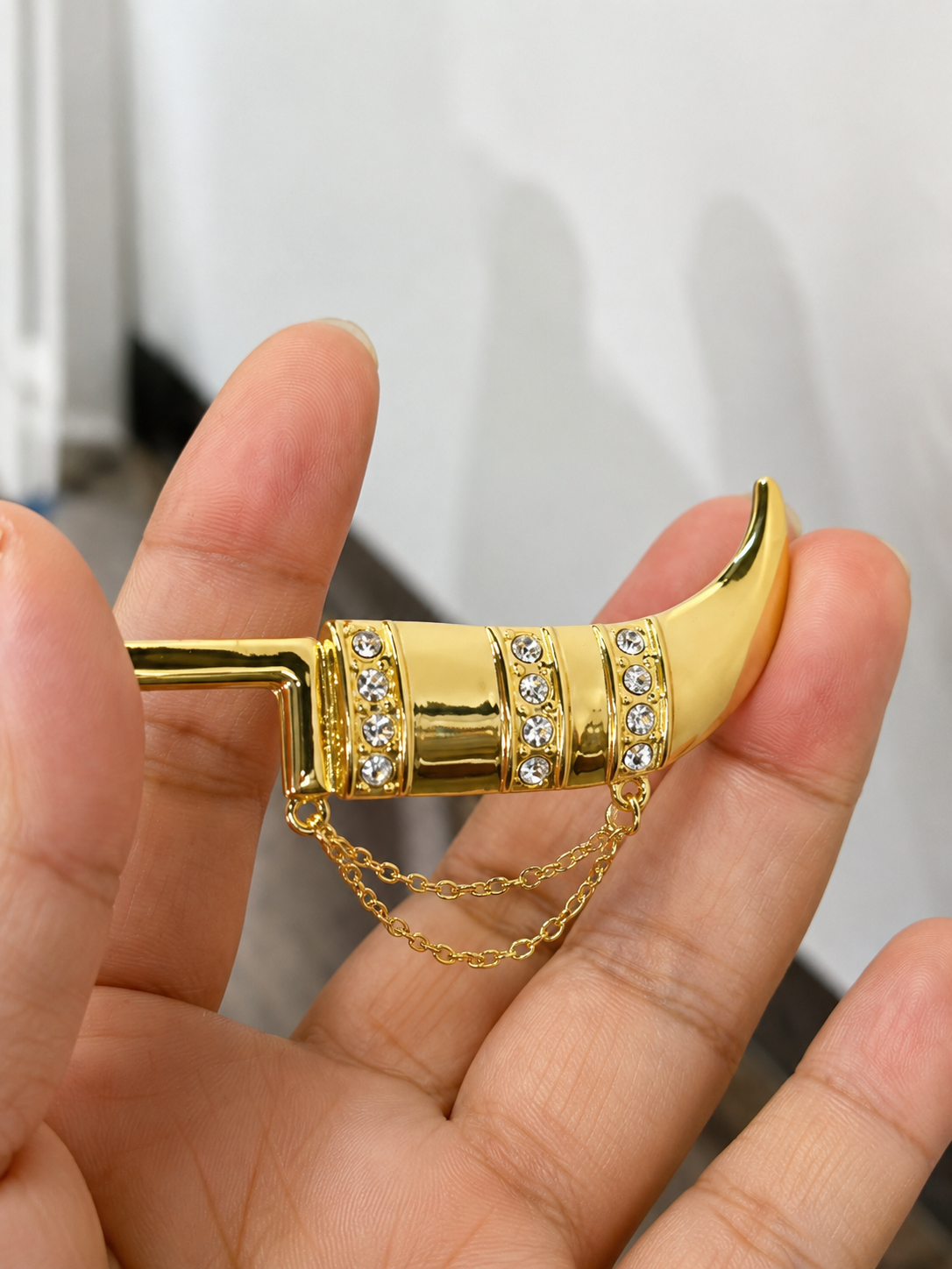 Sword brooch