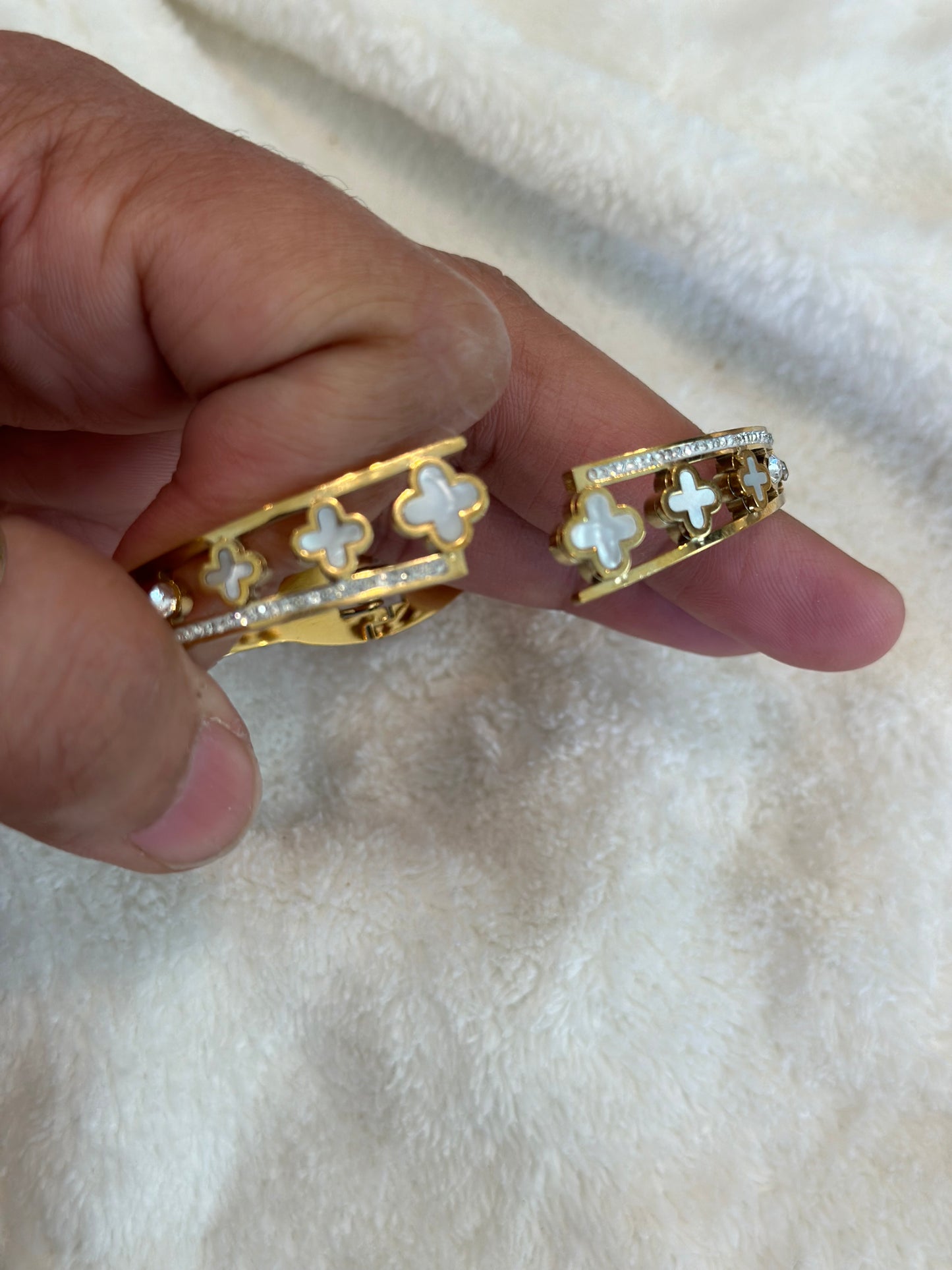 Crossing bridge bracelet