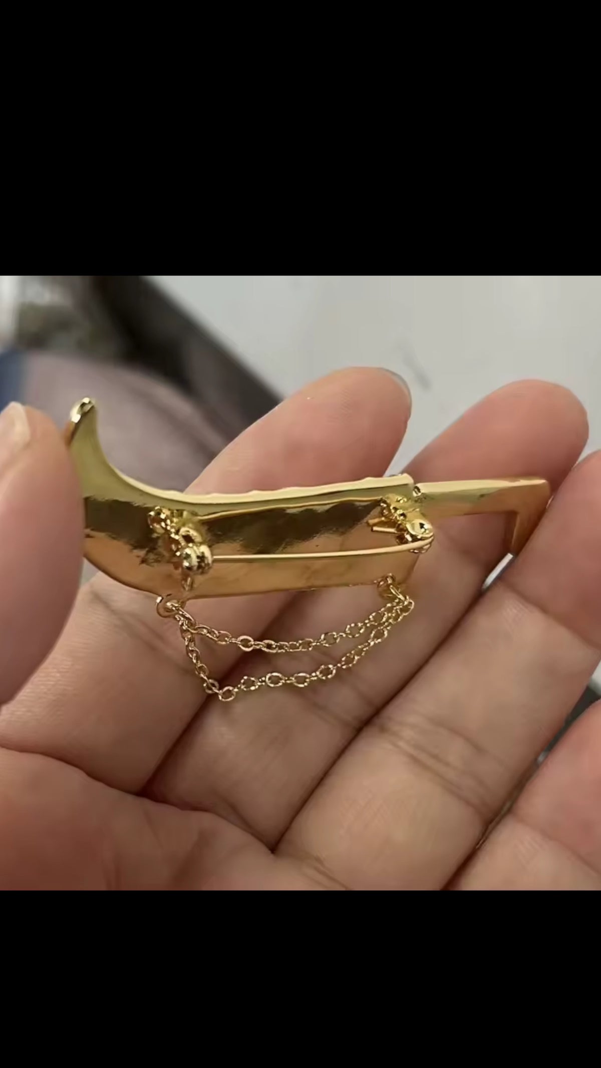 Sword brooch