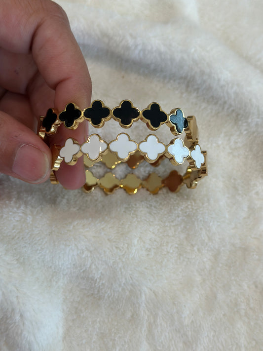 Stainless steel flower bracelet